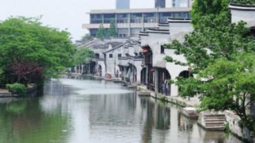逃离昏暗的废弃城